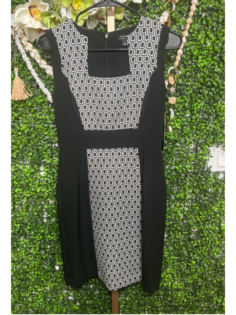 Women's Tahari Black & White Geometric Sheath Dress 2P Carew Dress Abstract